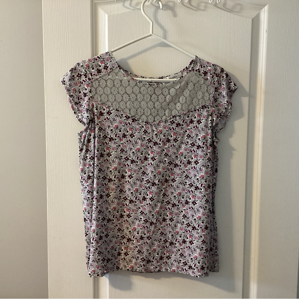 Mandee Pink Floral Lace Blouse. Size large.  B8